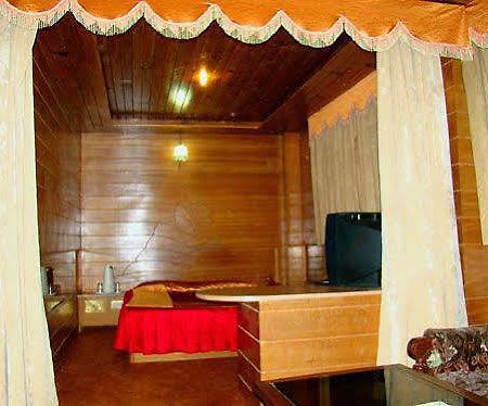 Chandermukhi Hotel Manāli Екстериор снимка