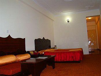 Chandermukhi Hotel Manāli Екстериор снимка